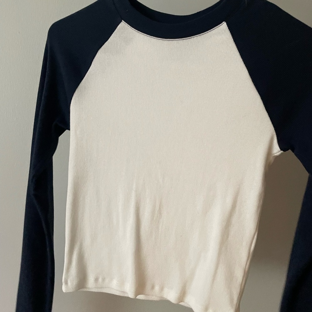 New hollister long sleeve